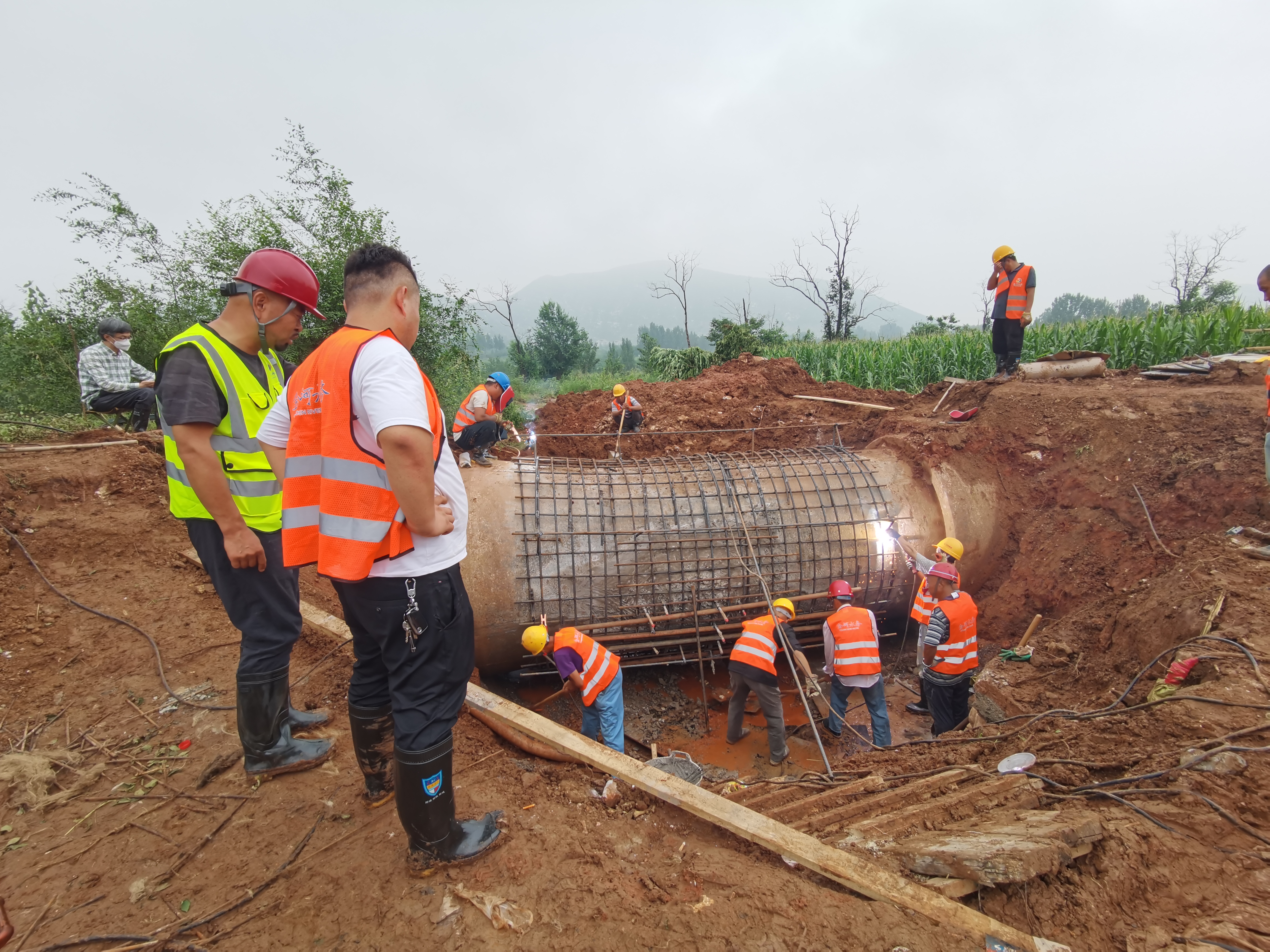 战洪峰 堵漏点 保供水 mk最新网页登录打赢60小时抢险攻坚战