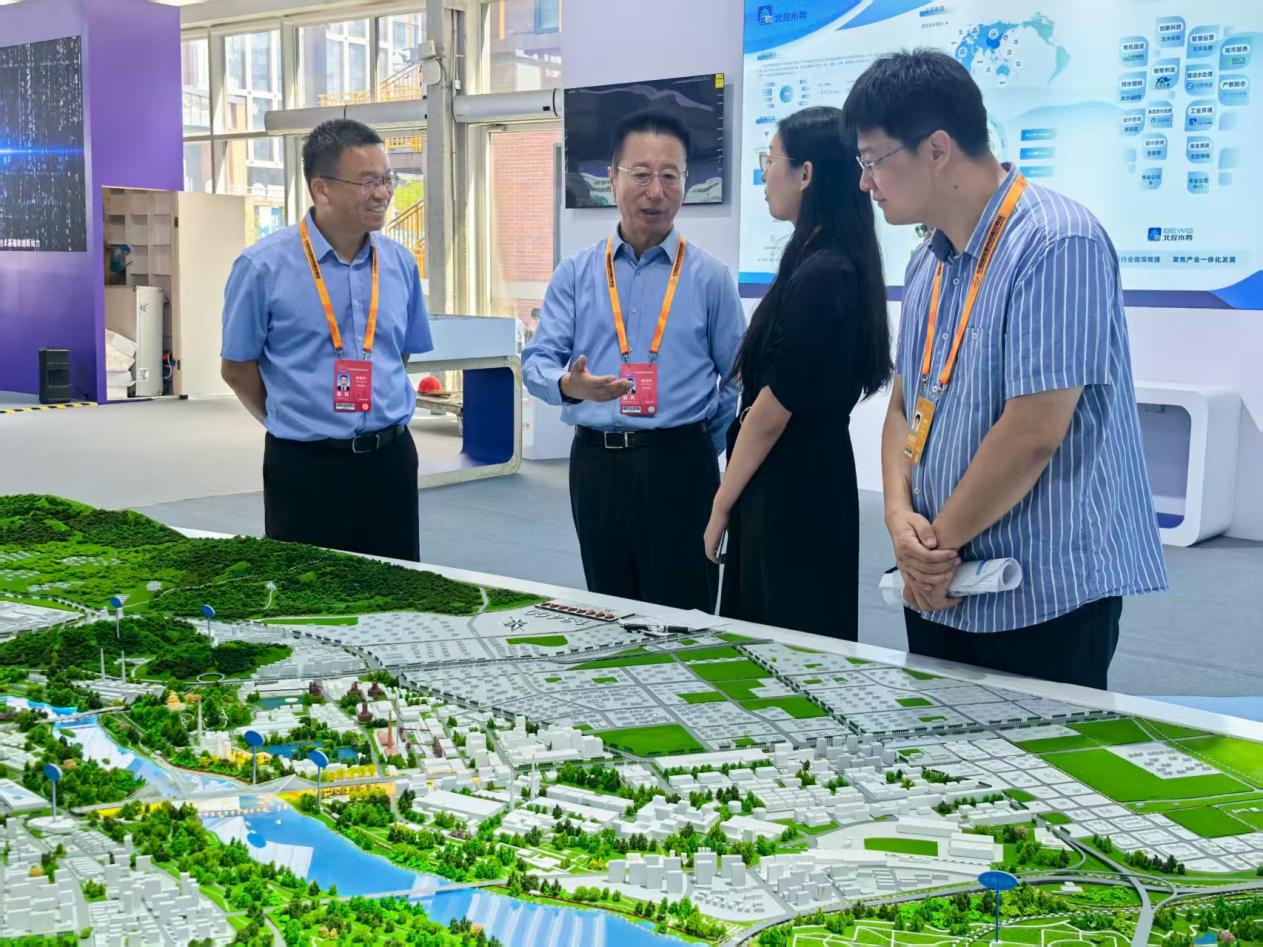 mk最新网页登录主要领导赴服贸会“两园一河”展区检查筹备工作